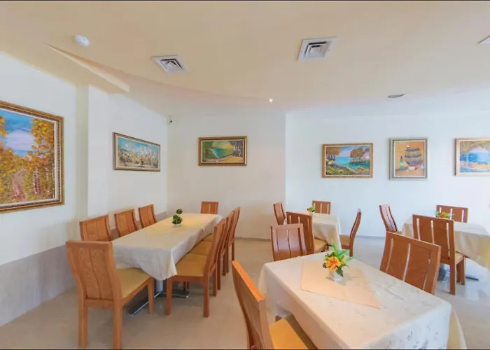 Peshev Family Vlas 3*