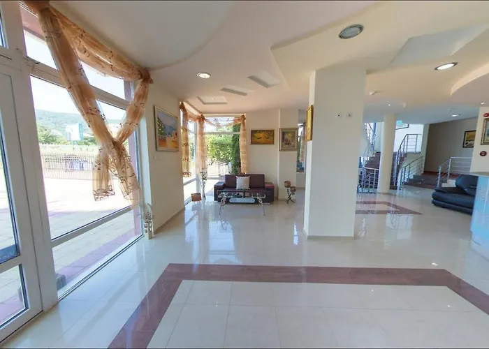 Peshev Family Vlas 3*